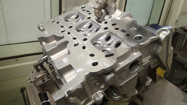 Nissan, tecnologia cold spray per la massima efficienza sui motori