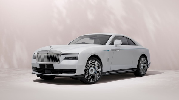 Rolls-Royce Spectre Primavera, lusso floreale e ... 5000 stelle