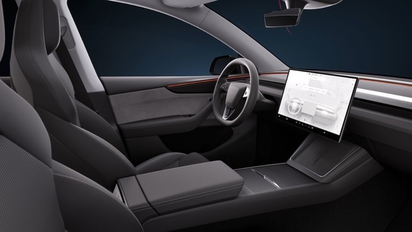 Tesla lancia la nuova Model Y Performance 2025