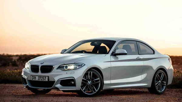 Perché le auto bianche costano meno dell’usato colorato