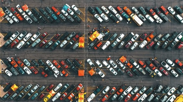 Mercato auto italiano: agosto col segno meno, crescono ibride ed elettriche