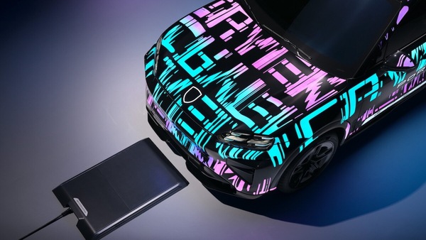 Porsche, la ricarica della batteria è senza fili: come funziona il Wireless Charing