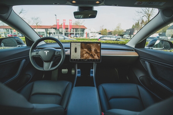 Low Power Mode di Tesla: basta batterie scariche dopo lunghe soste