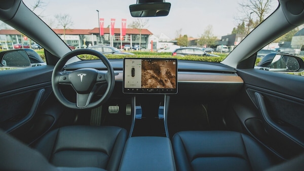 Low Power Mode di Tesla: basta batterie scariche dopo lunghe soste