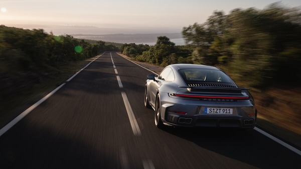 Nuova Porsche 911 Turbo S ibrida