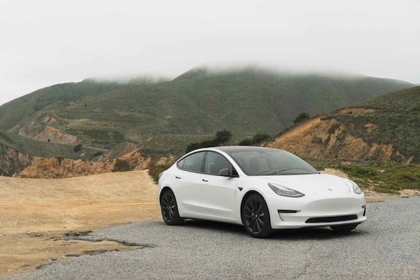 Ecco chi è l’americano più ricco del 2025: ha una casa automobilistica