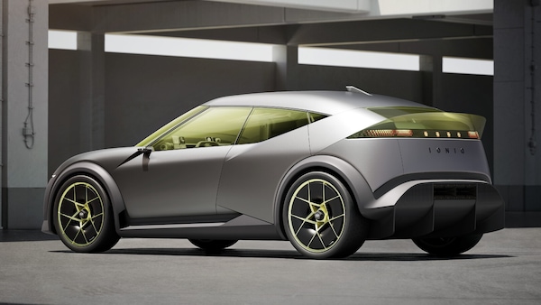 Hyundai Concept Three vista dal vivo