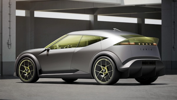 Hyundai Concept Three vista dal vivo