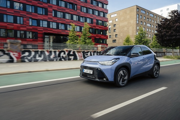 Toyota Aygo X, la full hybrid su strada