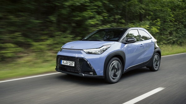 Toyota Aygo X hybrid, il test: consumi senza pari