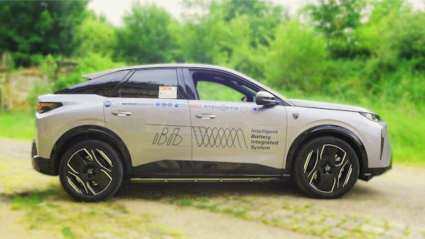 Stellantis IBIS: batteria intelligente con inverter e caricatore integrati