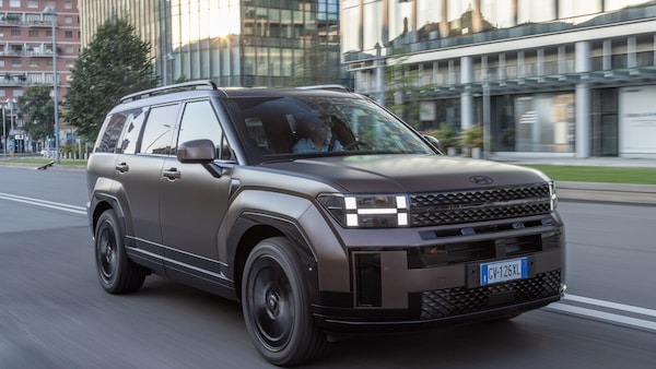 Hyundai Santa Fe 2026, più potenza e nuovo Calligraphy Pack