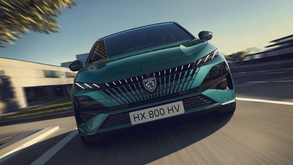 Peugeot 308 restyling, motori ibridi ed elettrici, dotazioni e prezzi