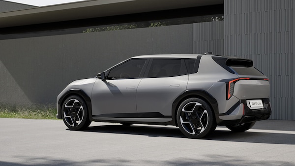 Kia EV4, la famiglia delle elettriche si allarga con una nuova hatchback