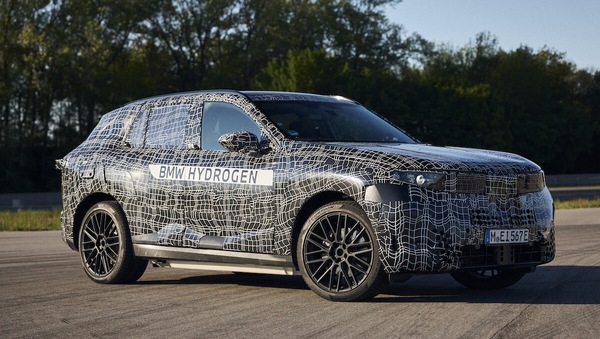 Nuova BMW X5, full di motorizzazioni: dal diesel all'idrogeno