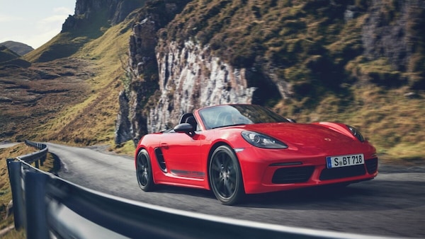 Porsche mette ordine: tornano i modelli termici, rinviate alcune elettriche