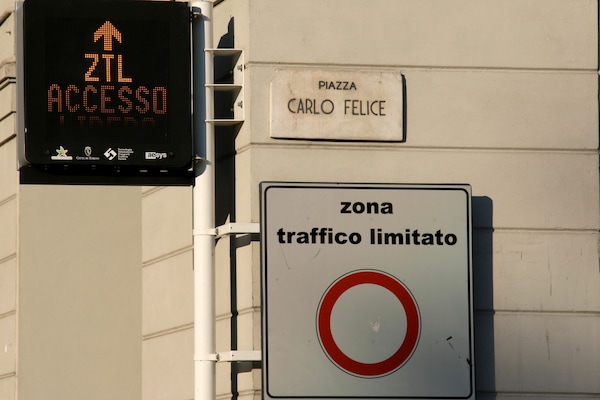 Auto ibride in ZTL: il codice della strada dice sì, i comuni fanno cassa