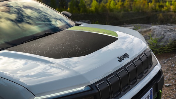 Jeep Avenger 4xe: L'Avventura Urbana Incontra la Performance Off-Road