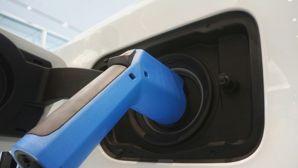 Incentivi auto elettriche 2025: italiani attratti solo dai bonus