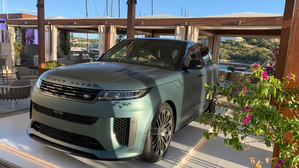 Range Rover 52 Super Series: A Porto Cervo l'eccellenza nautica sposa il lusso automobilistico