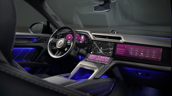 Porsche Cayenne elettrica, all'interno una cascata di schermi