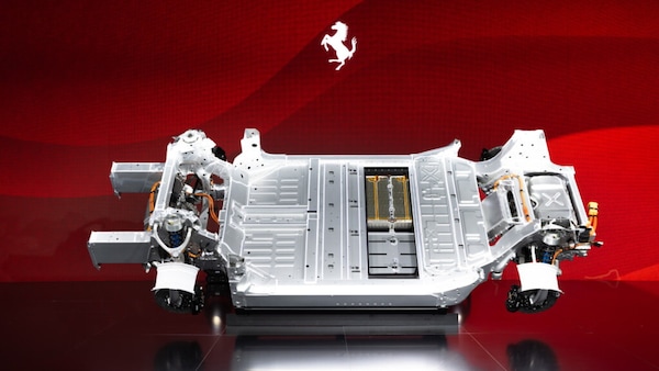 Ferrari, l'elettrica svela i suoi segreti: super tecnologica e con più di 1.000 cavalli
