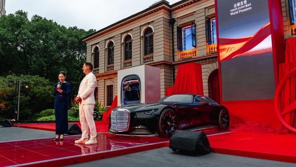 Mercedes Vision Iconic, il futuro in un abito novecentesco