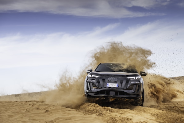 Sfida al deserto del Sahara con l'Audi SQ6