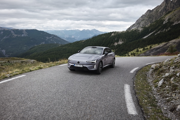 Volvo ES90, l'ammiraglia si fa elettrica