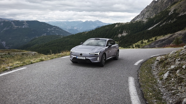 Volvo ES90, la prova