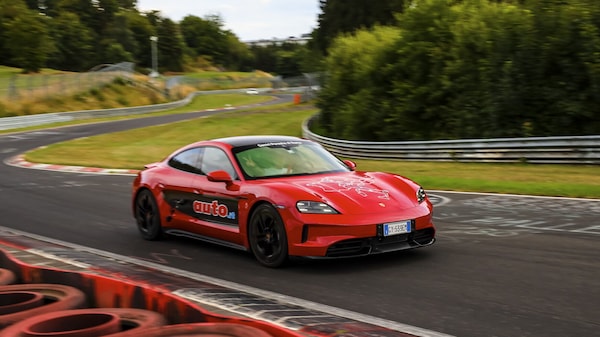 Roma-Spa in elettrico: il viaggio di Francesco Fenici e Auto con la Porsche Taycan