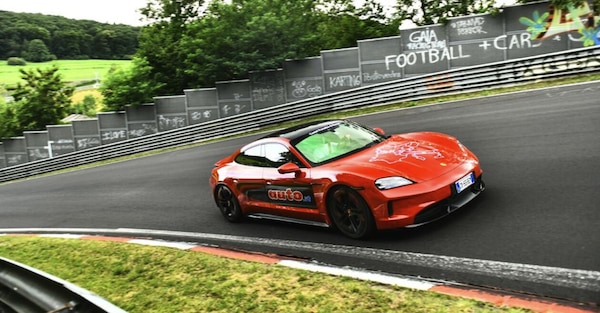 Roma-Spa sulla Porsche elettrica, il viaggio di Francesco Fenici