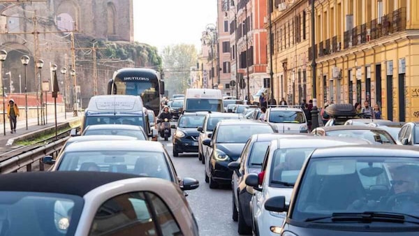 Caos Roma: ecco i due cortei che paralizzano la città, la mappa del weekend