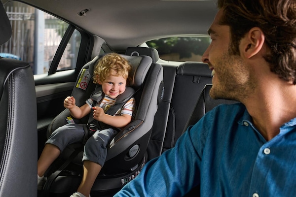 Sicurezza bambini in auto, la metà degli adulti non conosce le regole