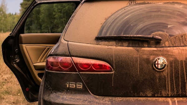 Targa sporca e illeggibile: una semplice distrazione può costare migliaia di euro