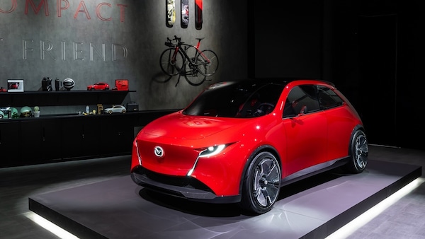 Mazda, visioni spettacolari: X-Coupé con l'ibrido plug-in rotativo, X-Compact l'idea di citycar