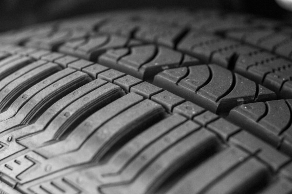 Pneumatici auto: cosa significano indici di carico e codici di velocità
