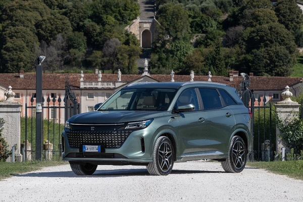 DFSK: due nuovi allestimenti per il SUV top di gamma