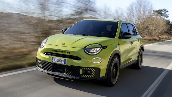 Abarth 600e, tre motivi per comprarla, ma con qualche riserva