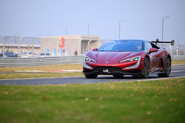 Yangwang U9, il primo test della regina elettrica del Nurburgring