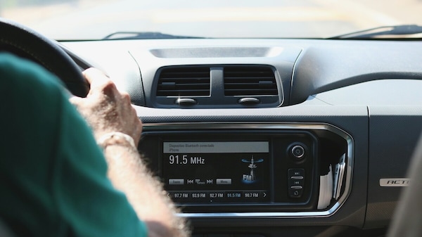 Musica alta in auto: multa e sospensione patente secondo il Codice della Strada