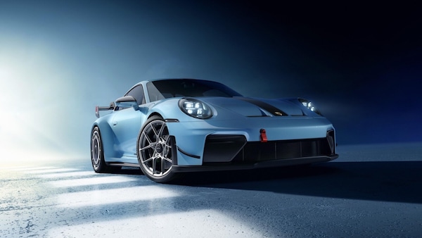 Porsche 911 GT3 Manthey Racing, vola in pista con il kit che costa quanto una Model 3