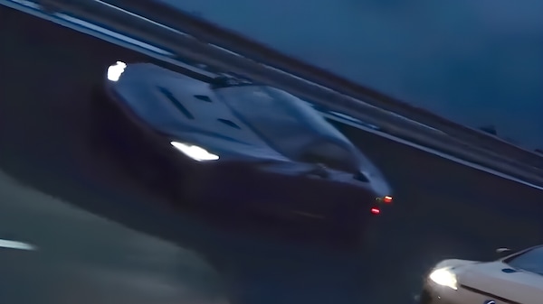 Toyota GR GT 2026, la supersportiva V8 esce allo scoperto