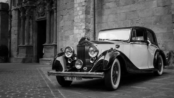 Auto d’epoca: conviene comprarne una oggi?