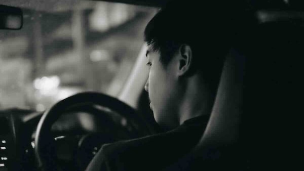 I giovani vogliono ancora prendere la patente? Come cambia il rapporto con l’auto nel 2025