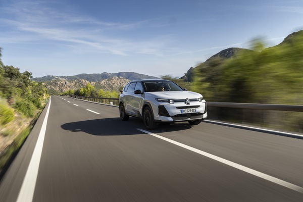 Citroen C5 Aircross, liscia o con la spina?