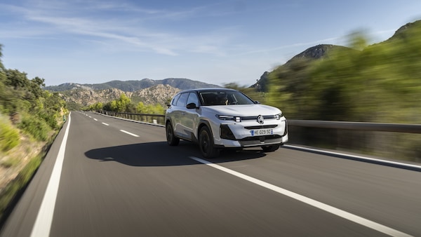 Citroen C5 Aircross, liscia o con la spina?