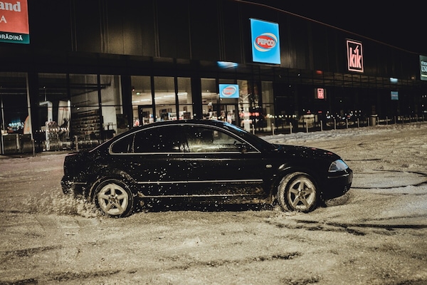 Auto parcheggiata al freddo: gli errori più comuni da evitare