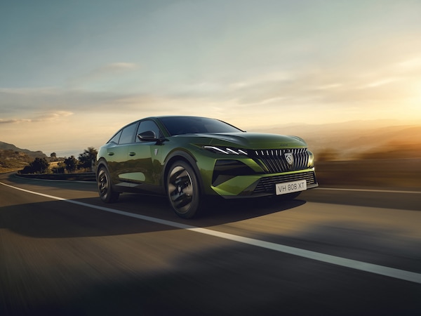 Peugeot 408, aggiornamento fastback