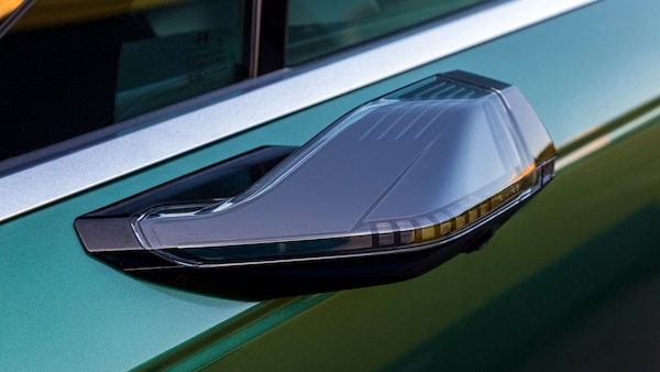 Hyundai IONIQ 9: La Rivoluzione dei Retrovisori Digitali per un SUV Elettrico d'Eccellenza